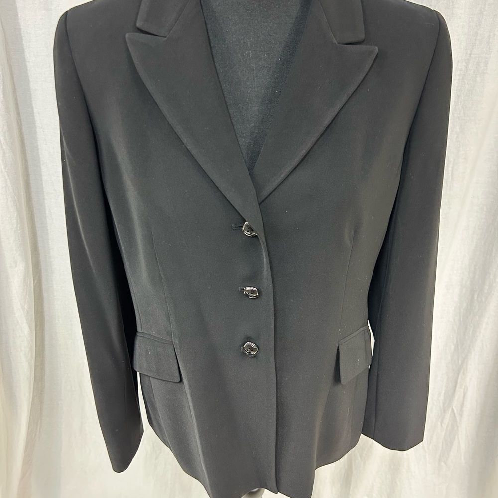 Kasper 10P Black Blazer  Notched Lapels and Structured Shoulders silver buttons